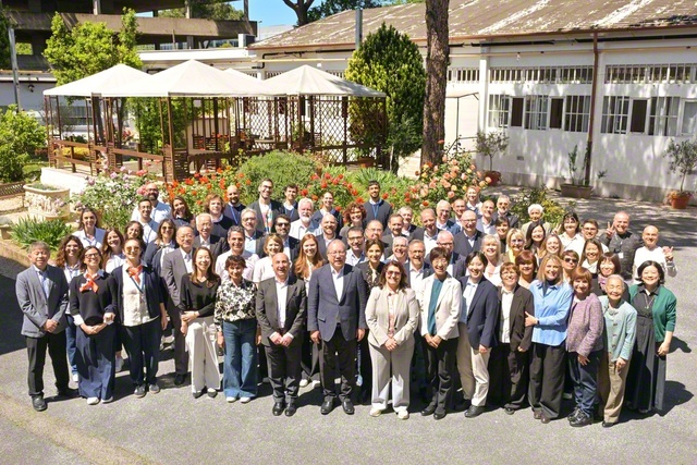 イタリア最高協議会の参加者が広布拡大への誓い新たに（ローマ文化会館で）