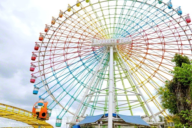 「ひらパー」は世代を超えて親しまれる（京阪電車・枚方公園駅から徒歩約5分）