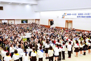 4・29「大田の日」を記念した総会。少年少女部の池田合唱団が元気いっぱい合唱した（大田池田文化会館で）