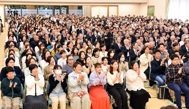“創価の師弟に越せない坂はない”――熊本地震から10年を経て、さらなる広布前進を約し合った熊本総県の集い（熊本平和会館で）