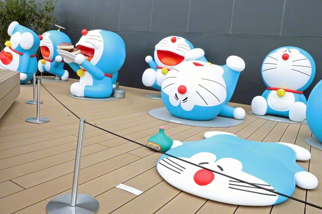 「サイドテラス」にいるドラえもんたち