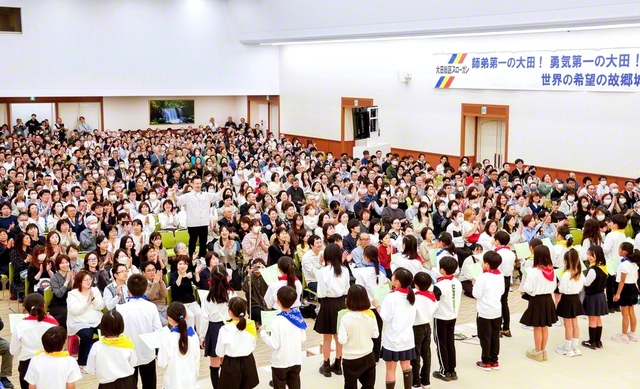 4・29「大田の日」を記念した総会。少年少女部の池田合唱団が元気いっぱい合唱した（大田池田文化会館で）