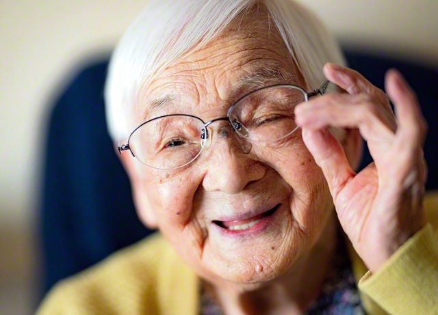 「べっぴんしゃんに撮ってね」と明るい郁子さん。その一言で、ぱっと空気が和らいだ