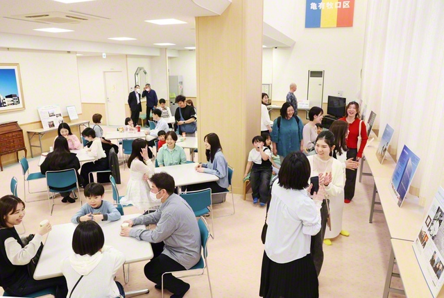 亀有牧口区が開催した会館オープンデー。地域の老若男女が会館に足を運び、にぎやかな集いとなった。友人からは「給茶機が自由に使えたり、休憩スペースが用意されたりしていて、過ごしやすかった」「創価学会について知るいい機会になった」などの声が寄せられた