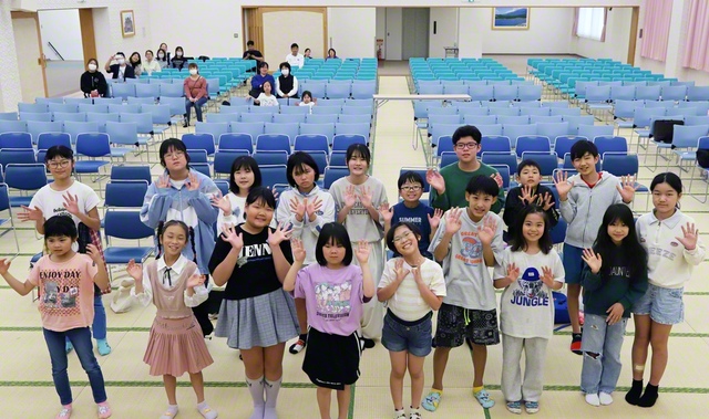 温かな笑顔あふれる平野エスポワール合唱団のメンバー