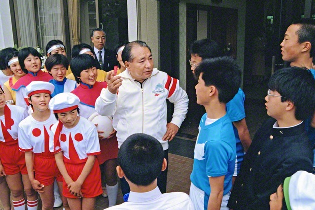 1984年5月20日、池田先生は「鳥取青年平和文化祭」への出席を前に倉吉会館を訪問し、未来部の友に励ましを送った