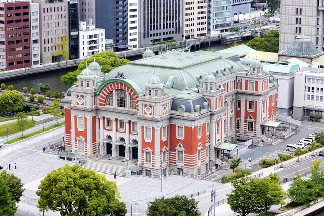 格調高い外観、ライトアップされた姿も美しい©大阪市中央公会堂