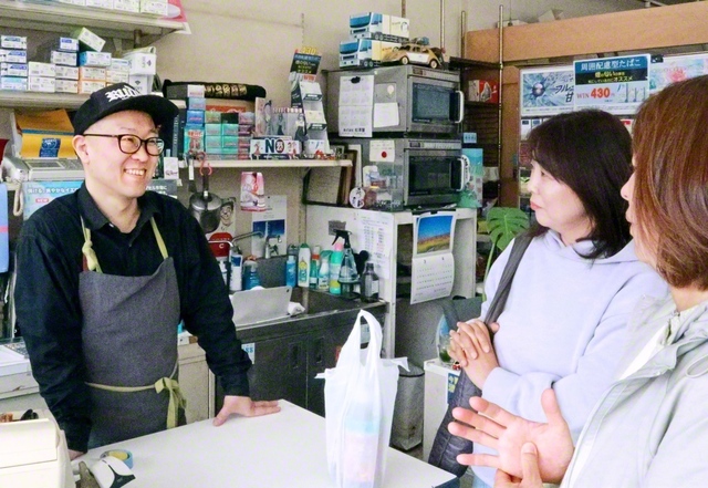 真野さんが営む店は、地域の人々の憩いの場に