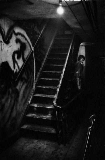 〈屋根裏部屋から〉より　東京都写真美術館蔵　　©2026　The　Heirs　of　W.　Eugene　Smith　