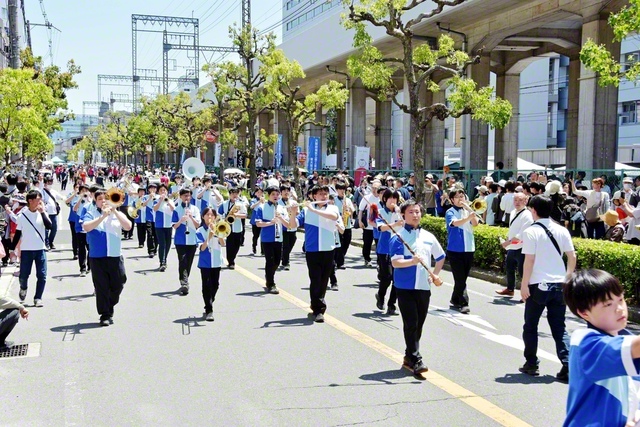 希望の音色を届けた総大阪音楽隊。さまざまな楽曲を力強く奏でた