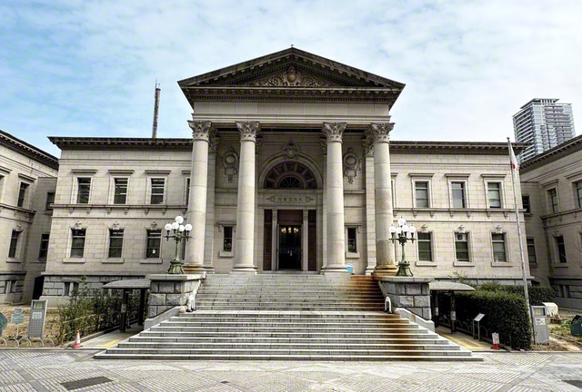 正面玄関には「大阪図書館」と掲げられている