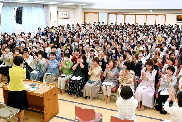 一歩前進の挑戦を誓い合った総茨城女性部の大会（土浦文化会館で）