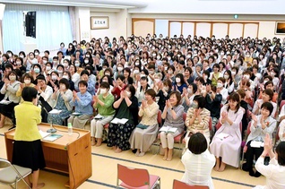 一歩前進の挑戦を誓い合った総茨城女性部の大会（土浦文化会館で）