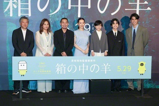 左から是枝裕和監督、野呂佳代、千鳥・大悟、綾瀬はるか、桒木里夢、柊木陽太、寛一郎