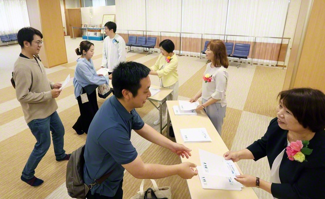受付をはじめ会合の陰の役員は壮年・女性部の同志が担った