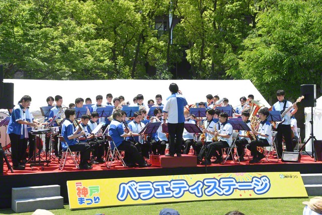 希望の調べを届けた兵庫音楽隊（神戸市内で）