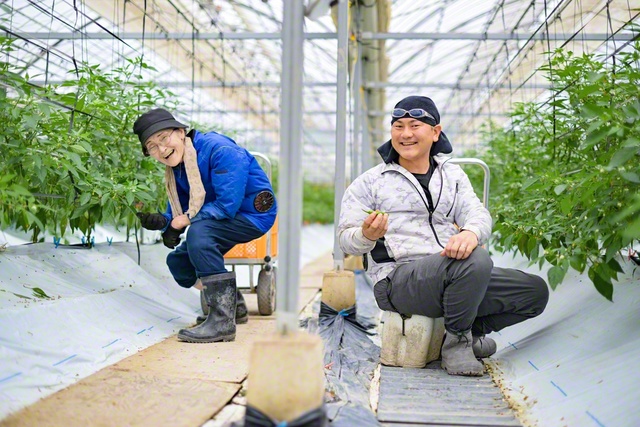 「支えてくれる人がいたから、今までやってこられた」と、西森さん㊨、母・和恵さん