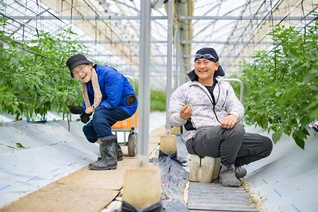 「支えてくれる人がいたから、今までやってこられた」と、西森さん㊨、母・和恵さん