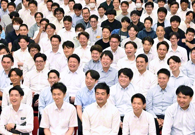 総神奈川男子部の部長会では、桑田浩司さん、山田準さんが決意を語った（神奈川池田記念講堂で）