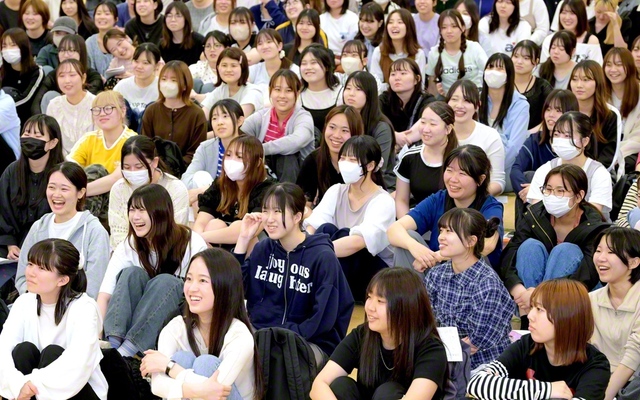 真心の励ましを広げる女性部八王子特区の友（創大・松風センターで）