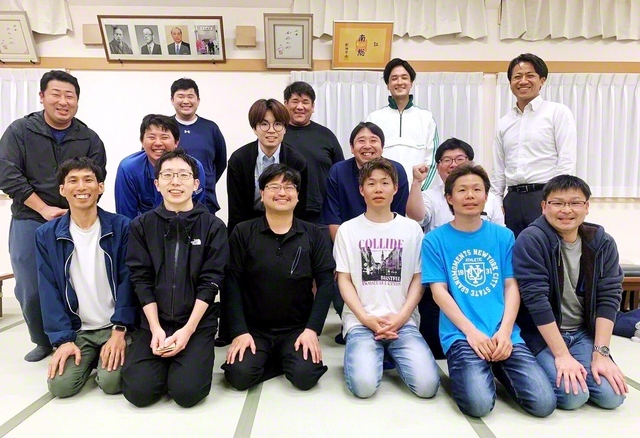 総力を挙げた訪問・激励で、連帯を広げる千葉・市原牧口県の友。模範の拡大は地域の希望と輝く（昨年5月、市原市内で）