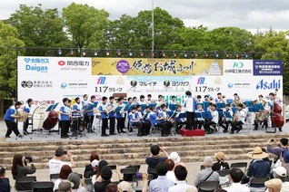 特設ステージで演奏した兵庫音楽隊（姫路市内で）