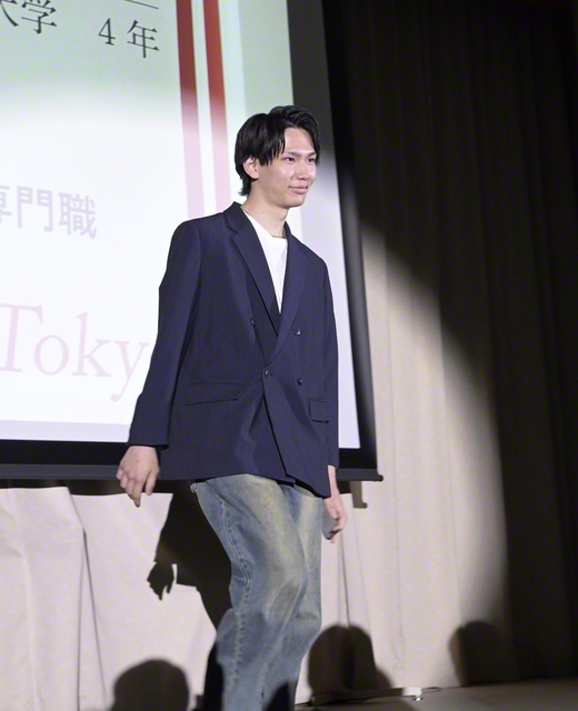 自身の夢に向かって挑戦する友が、会場に設置されたランウェイを歩き、アピールを行った