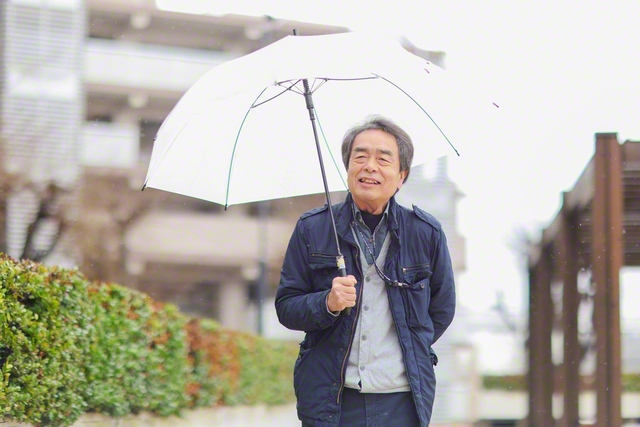 「生きていることに感謝です。感謝があれば、病魔を笑い飛ばせる」。あいにくの空模様でも、清水さんの心は青空のように澄み渡る