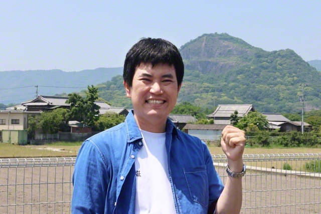 中西誠さん。父母ケ浜のほど近くで結婚披露宴を開いたという