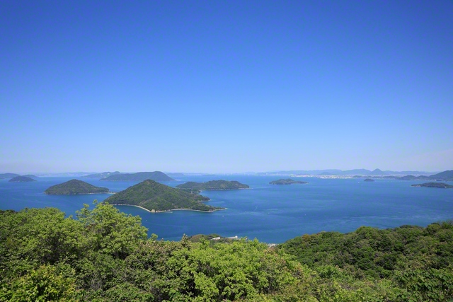 荘内半島から望む瀬戸内海（四国支局・池田清美通信員撮影）