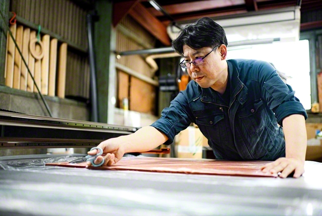 ゴムやスポンジ製品などの製造・加工を担う門内さん