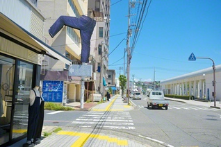 岡山県倉敷市にある「児島ジーンズストリート」。国内で最初にジーンズ生産を手がけたことで有名