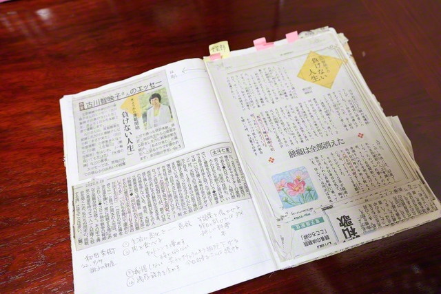 毎日、聖教新聞の記事を切り抜き、自分にぴったり当てはまる励ましの言葉や、元気になる言葉をメモしている。忙しさの中でも語彙力を鍛えることを欠かさない