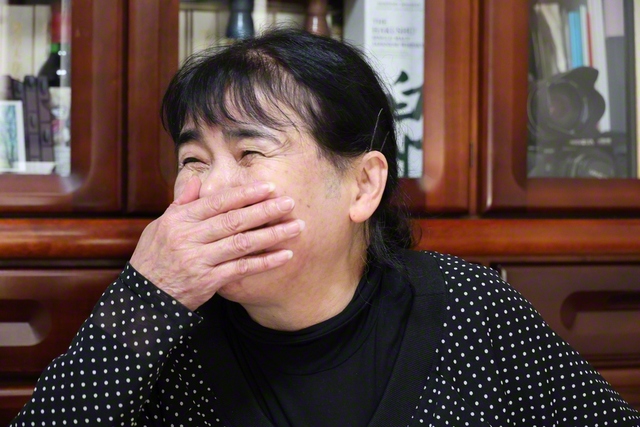 陰ながら支えてくれる夫・政惠さんへの感謝を伝える長谷川さん。時には「絵手紙日記」に、夫へのラブレターを書いているそう