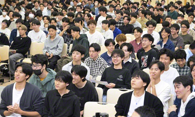 地涌の使命に燃える男子学生部の友（5月23日、東京・新宿区の金舞会館で）