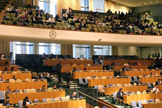 会議では市民社会による意見表明の場がもたれ、SGIも賛同する宗教間共同声明が読み上げられた（5月1日、国連本部で）