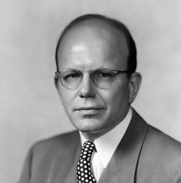 ラルフ・タイラー（1902～1994）　アメリカの教育学者。デューイの教育主張を実際の教育活動の中で実証的に検証する「8年研究」を指導した