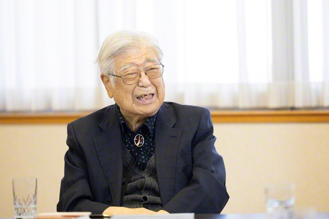 聖ウルスラ学院の梶田理事長。心理学と教育研究を中心とした人間学研究者。大阪大学教授、京都大学教授などを経て兵庫教育大学、奈良学園大学など5大学の学長、中央教育審議会の副会長、教育課程部会長などを歴任。著書に『白珠を我は知りしか』（鳳書院）や『人間教育の道』（金子書房）など