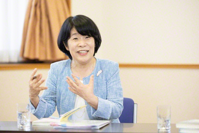 町田教育部女性部長。大学の教職キャリアセンターの指導講師として後進の育成にも励む