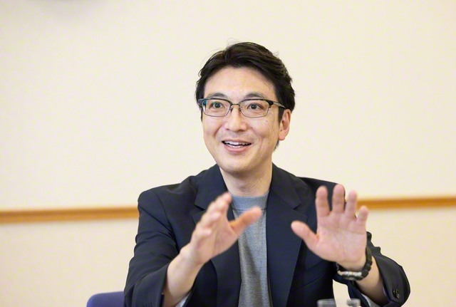 伊藤センター長。創価大学の文学部教授として教壇に立つ。日本デューイ学会でも活動する