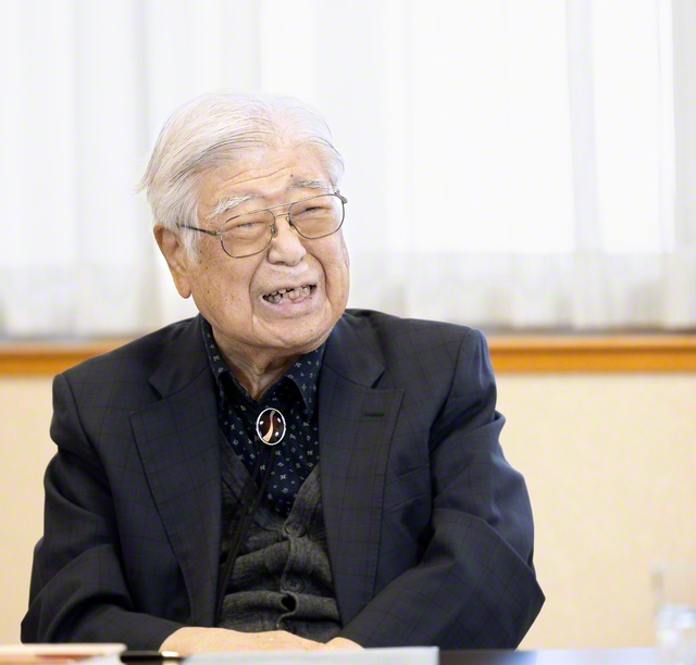 聖ウルスラ学院の梶田理事長。心理学と教育研究を中心とした人間学研究者。大阪大学教授、京都大学教授などを経て兵庫教育大学、奈良学園大学など5大学の学長、中央教育審議会の副会長、教育課程部会長などを歴任。著書に『白珠を我は知りしか』（鳳書院）や『人間教育の道』（金子書房）など