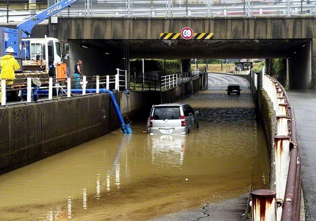 アンダーパスで車が立ち往生（2025年8月、石川県金沢市内）