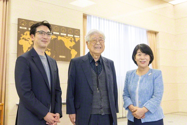 梶田理事長㊥、伊藤センター長㊧、町田教育部女性部長が語らいを終えて