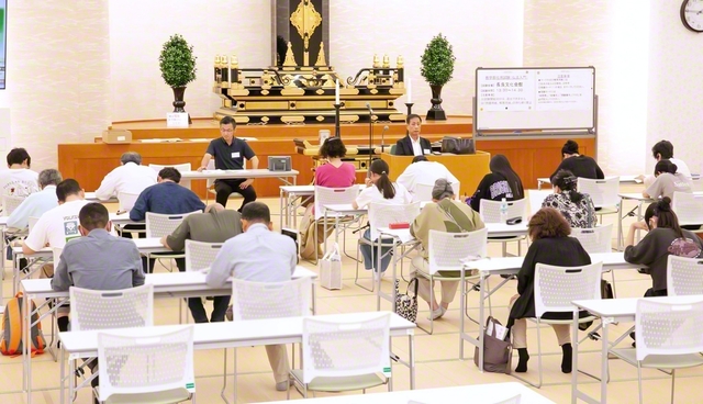 岐阜市の長良文化会館では、長良圏と長良大勝圏の友が学習の成果を存分に発揮した。受験した池田華陽会のメンバーは「学会の歴史を学ぶことができて良かったです」と晴れやかな表情で話した