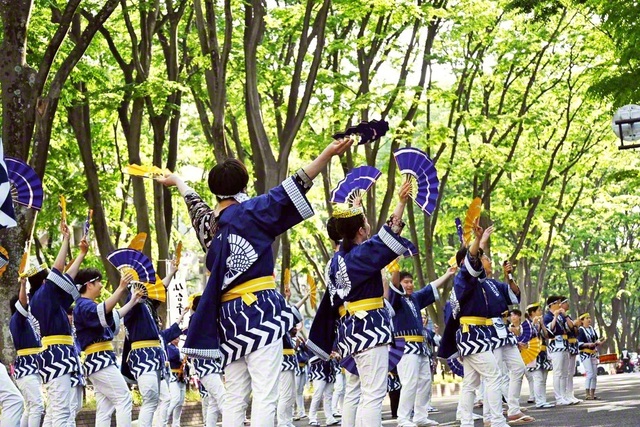 新緑の定禅寺通を「仙台すずめ踊り」が彩る（メイン会場の西公園は、地下鉄東西線大町西公園駅から徒歩約2分）