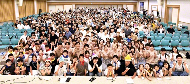 地域の友人や未入会の家族も参加して、にぎやかに行われた「みらい祭り」(昨年8月、東京都内で)