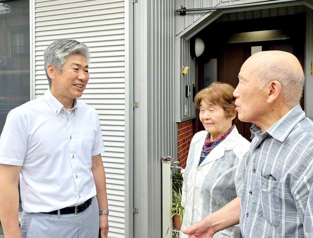 「真面目で誠実な人柄」と、同志からの信頼も厚い西村さん㊧
