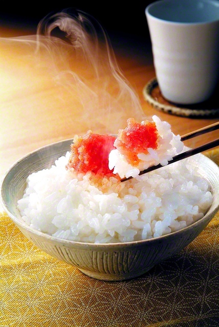 ほかほかのご飯にのった辛子めんたいこ。やっぱりこれ！（ふくや提供）