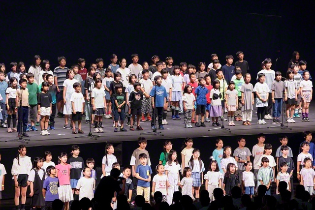 未来を担う決意を込めて合唱する東北6県の少年少女部員ら（同）