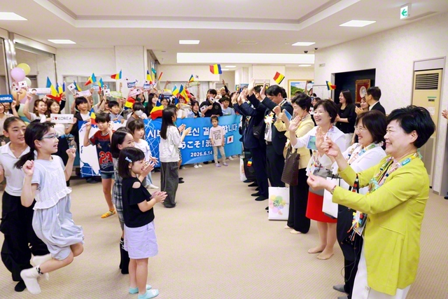 韓国の金暻希女性部長らが参加した渋谷平和会館での集いでは、渋谷の山下明宏さん、韓国の辛明冠さんが信仰体験を発表した